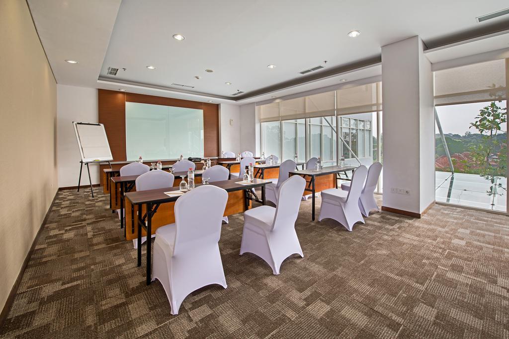 Whiz Prime Hotel Pajajaran Bogor Exterior photo
