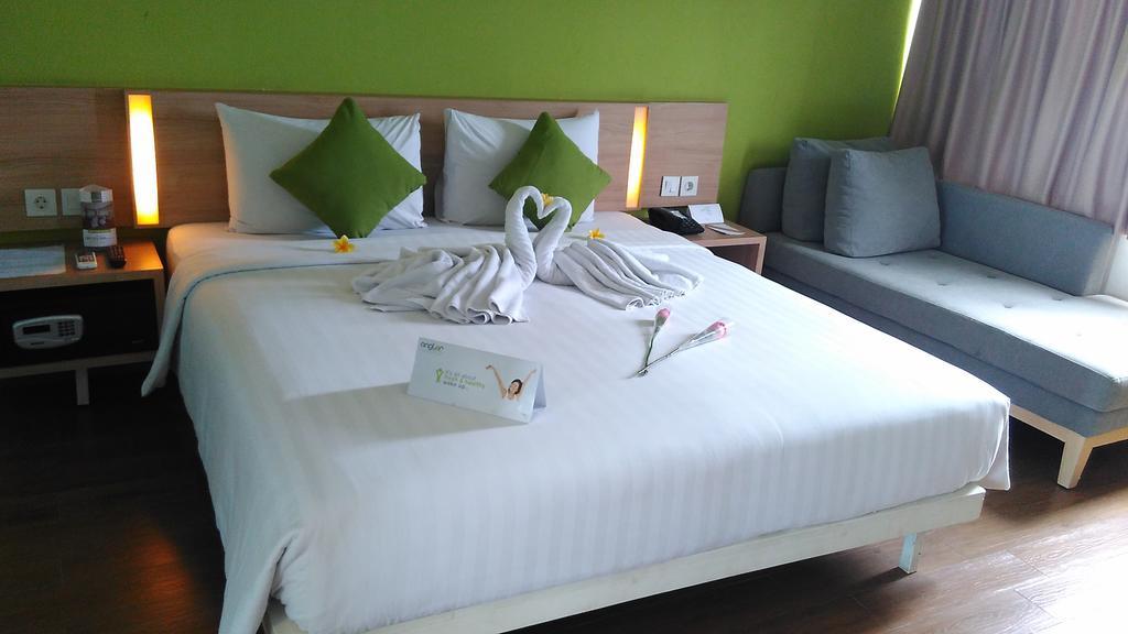 Whiz Prime Hotel Pajajaran Bogor Exterior photo