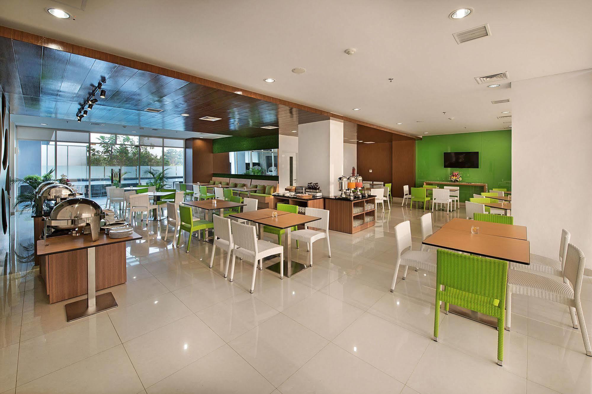 Whiz Prime Hotel Pajajaran Bogor Exterior photo