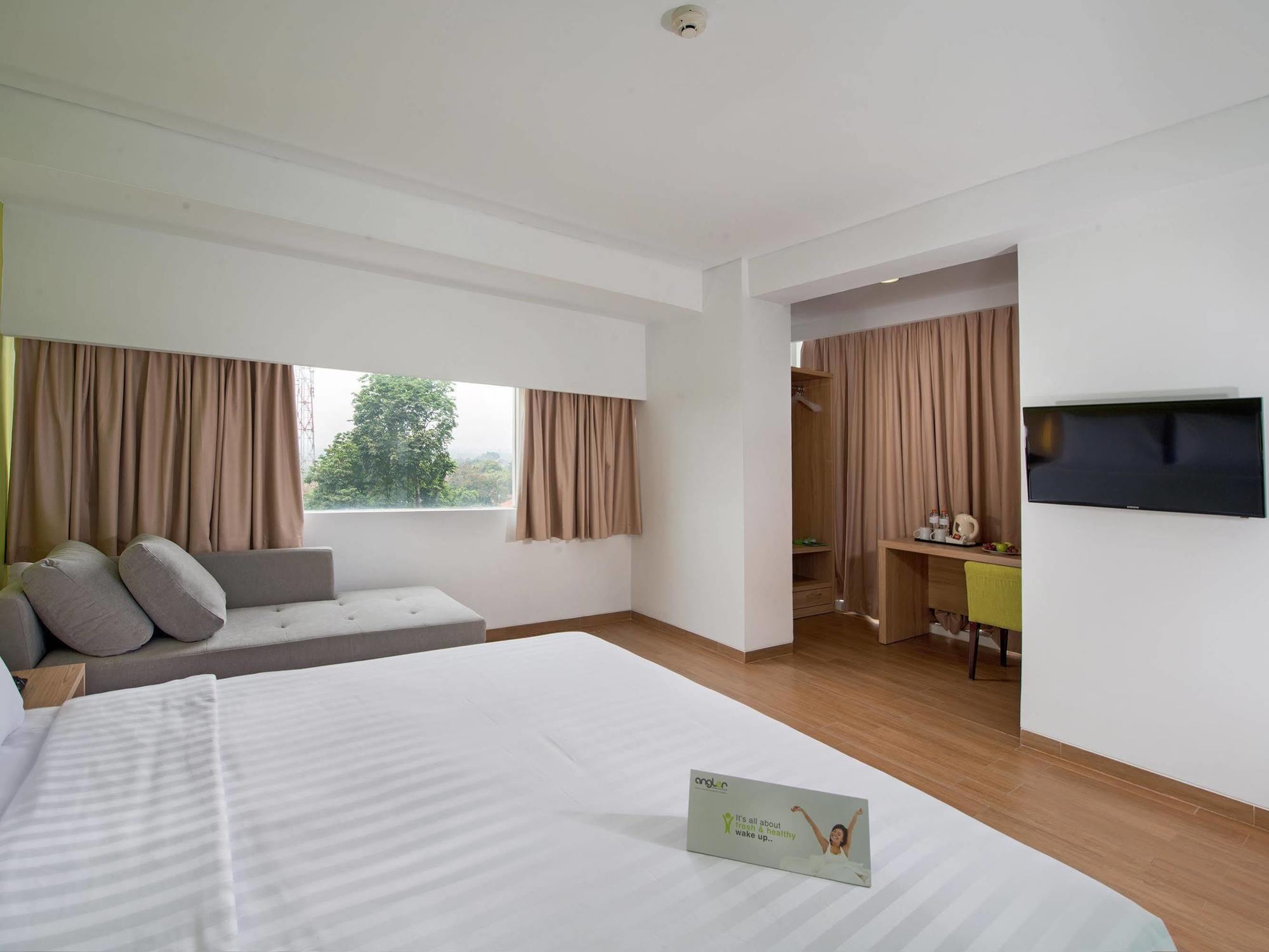 Whiz Prime Hotel Pajajaran Bogor Exterior photo