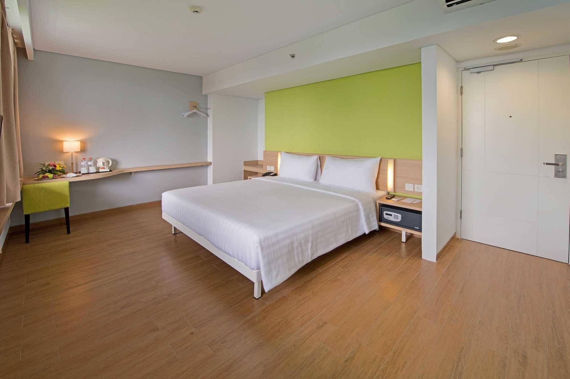 Whiz Prime Hotel Pajajaran Bogor Exterior photo