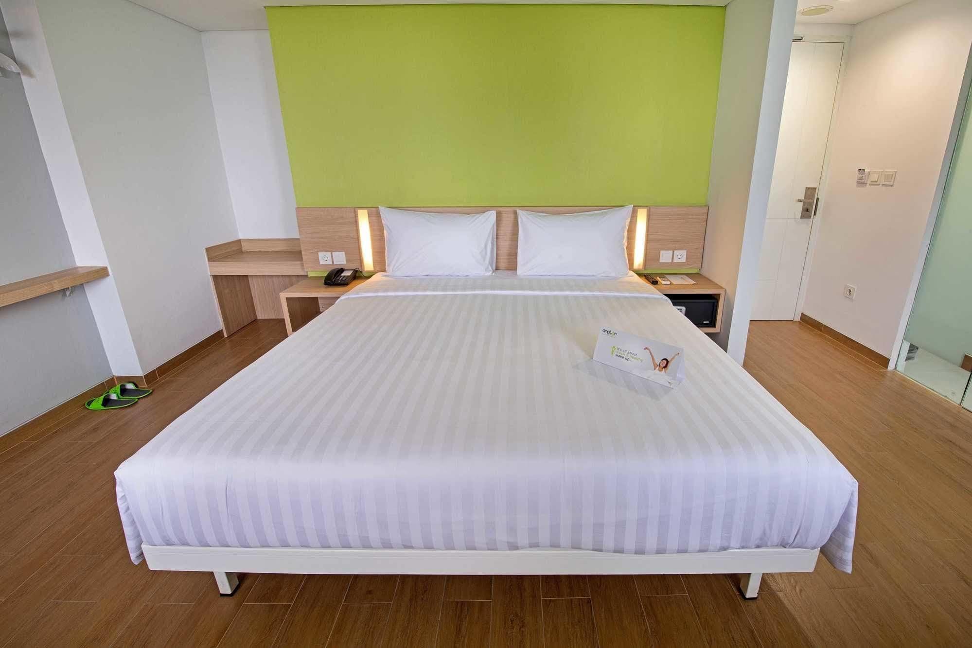 Whiz Prime Hotel Pajajaran Bogor Exterior photo
