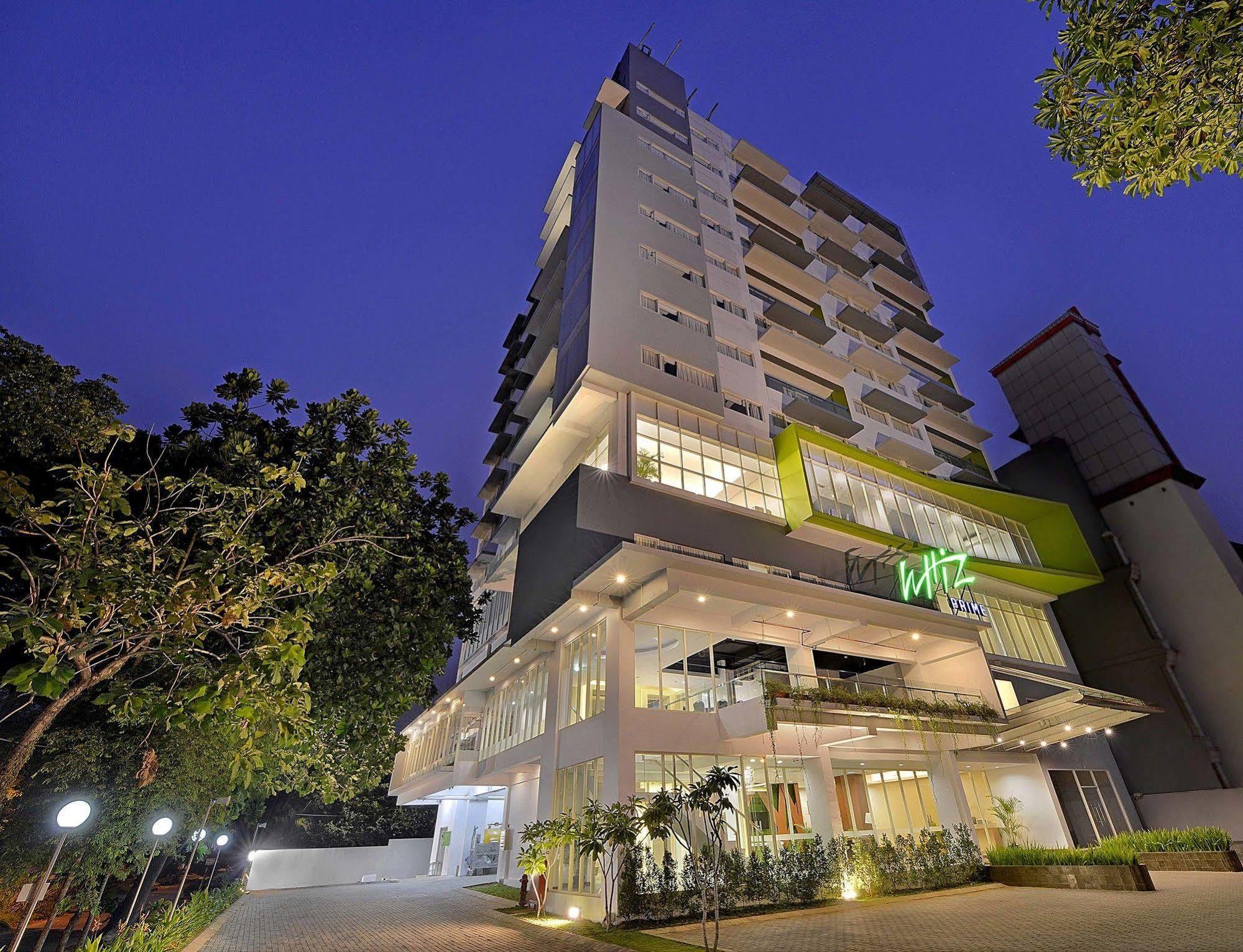 Whiz Prime Hotel Pajajaran Bogor Exterior photo