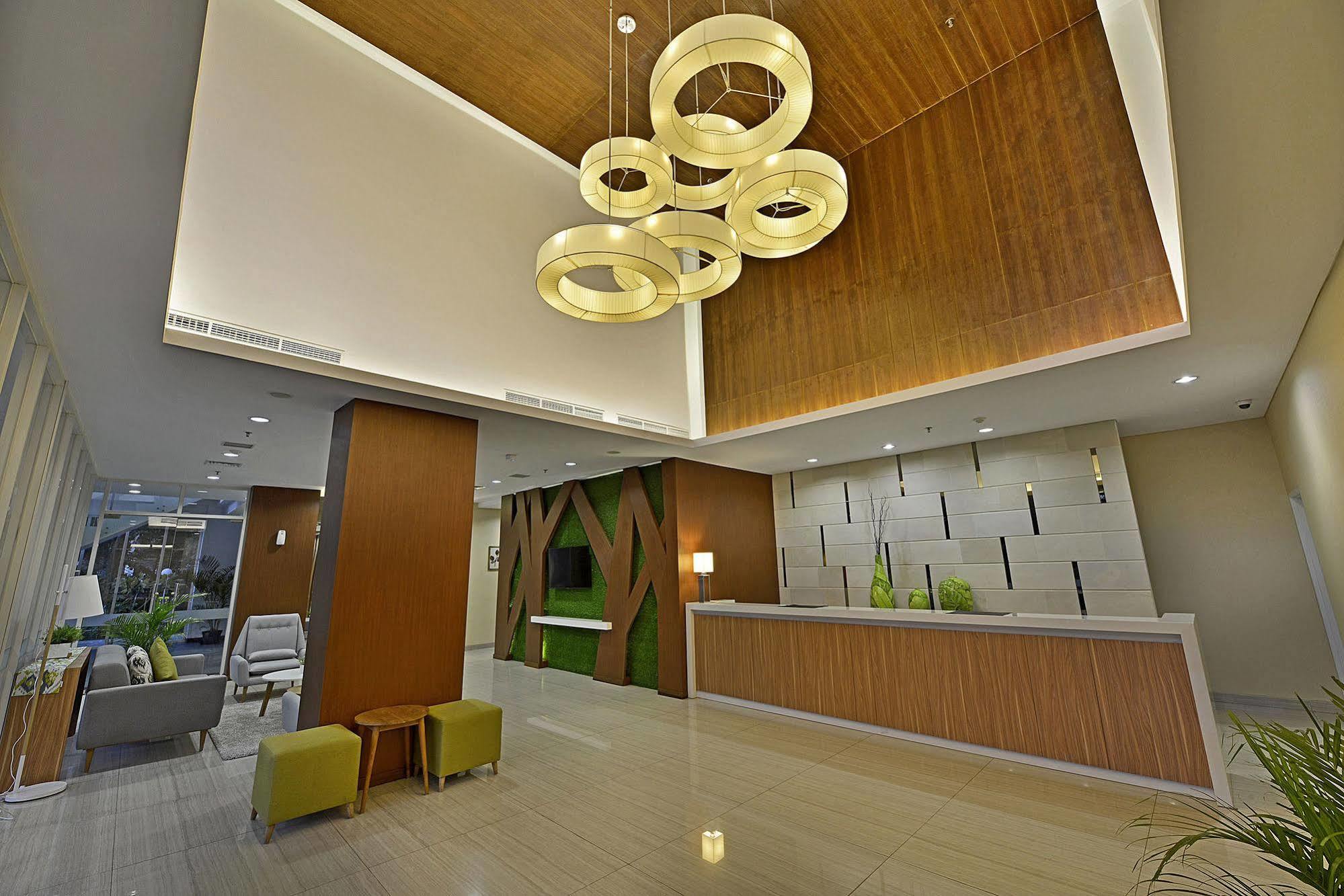 Whiz Prime Hotel Pajajaran Bogor Exterior photo