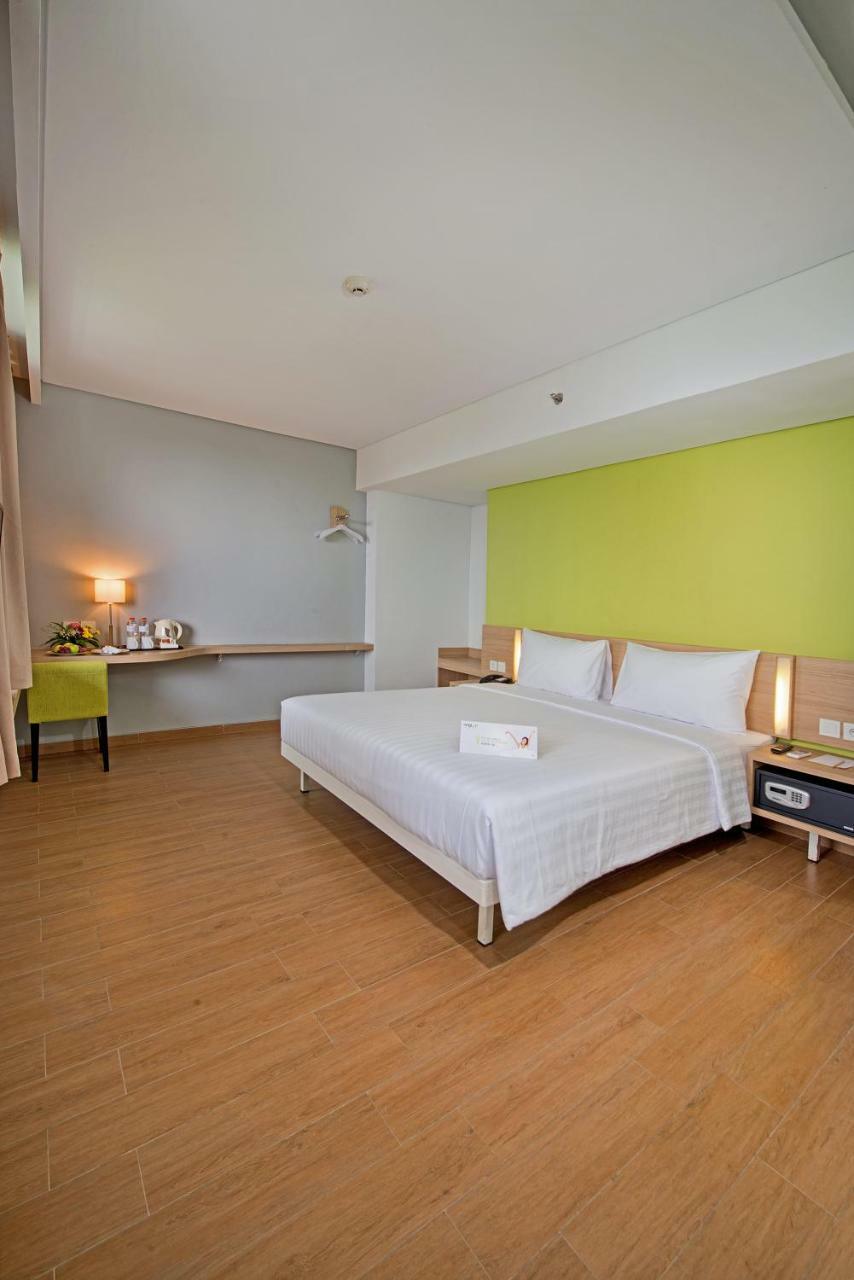 Whiz Prime Hotel Pajajaran Bogor Exterior photo