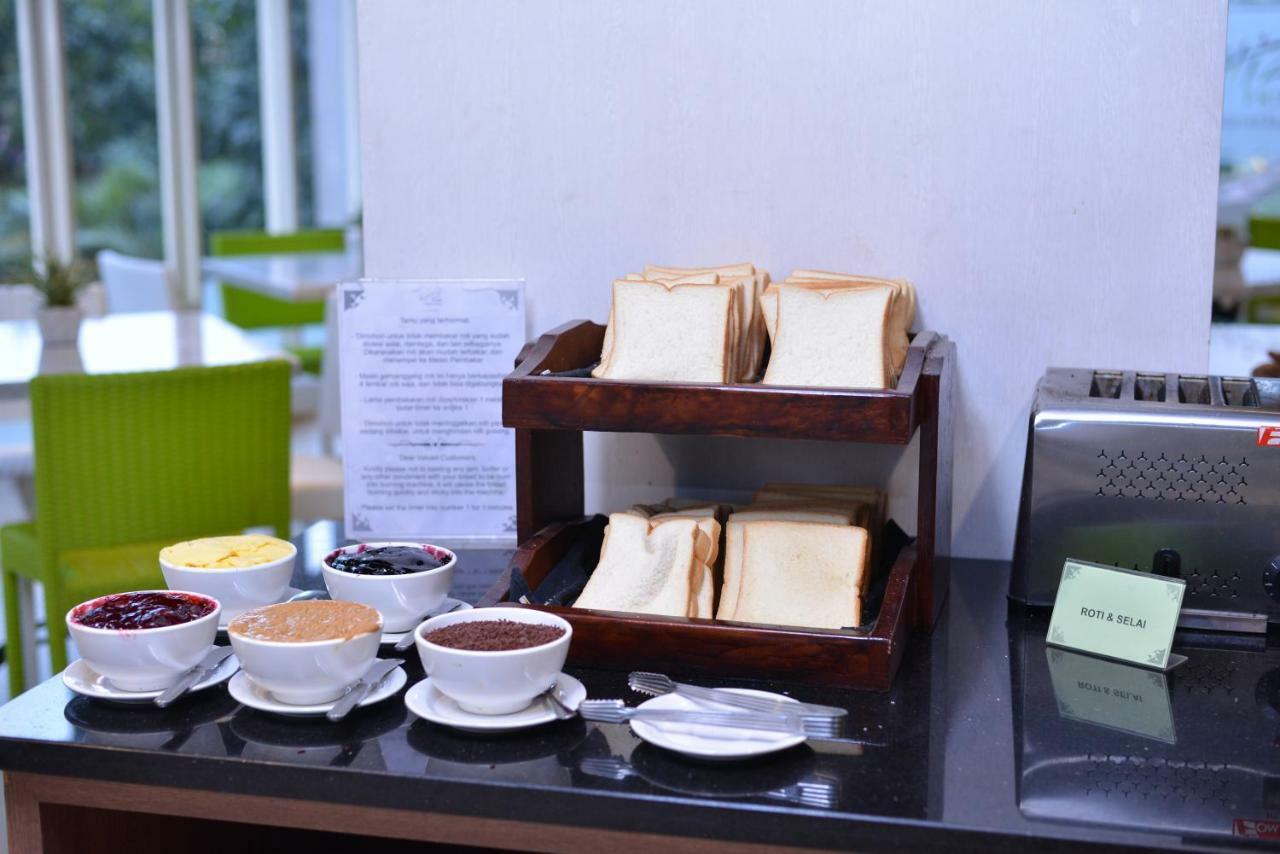Whiz Prime Hotel Pajajaran Bogor Exterior photo